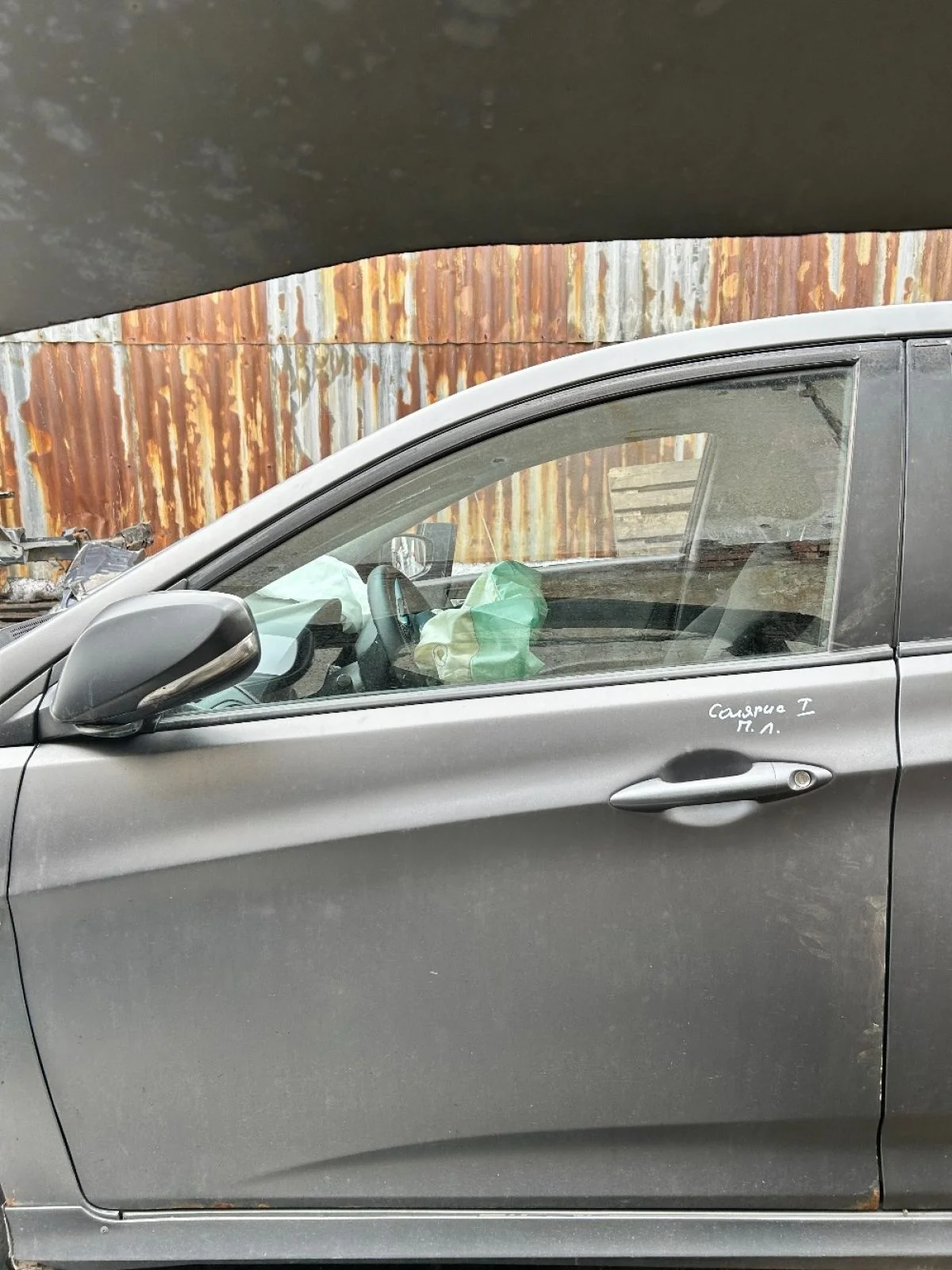 Передняя левая дверь Hyundai Solaris 1