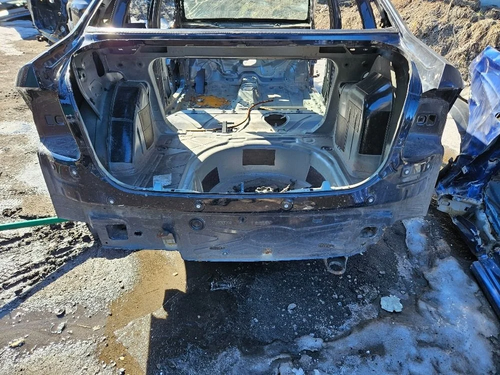 Панель задняя на VW Polo 5
