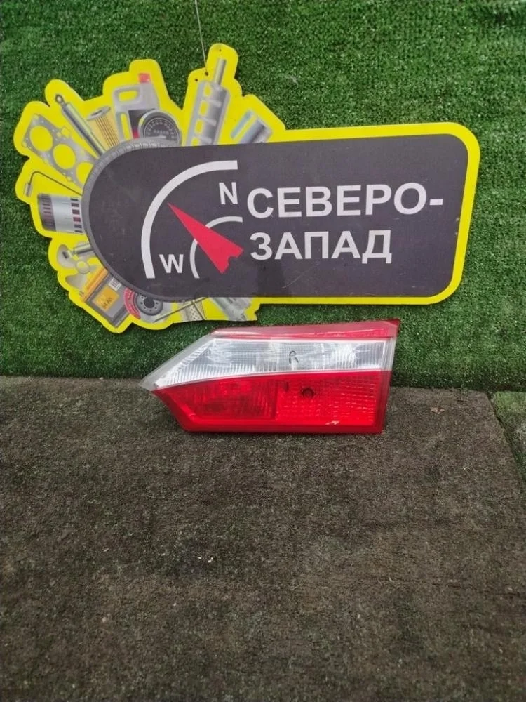 Фонарь внутренний Toyota Corolla 2013 8158102520 180 1ZRFE, правый