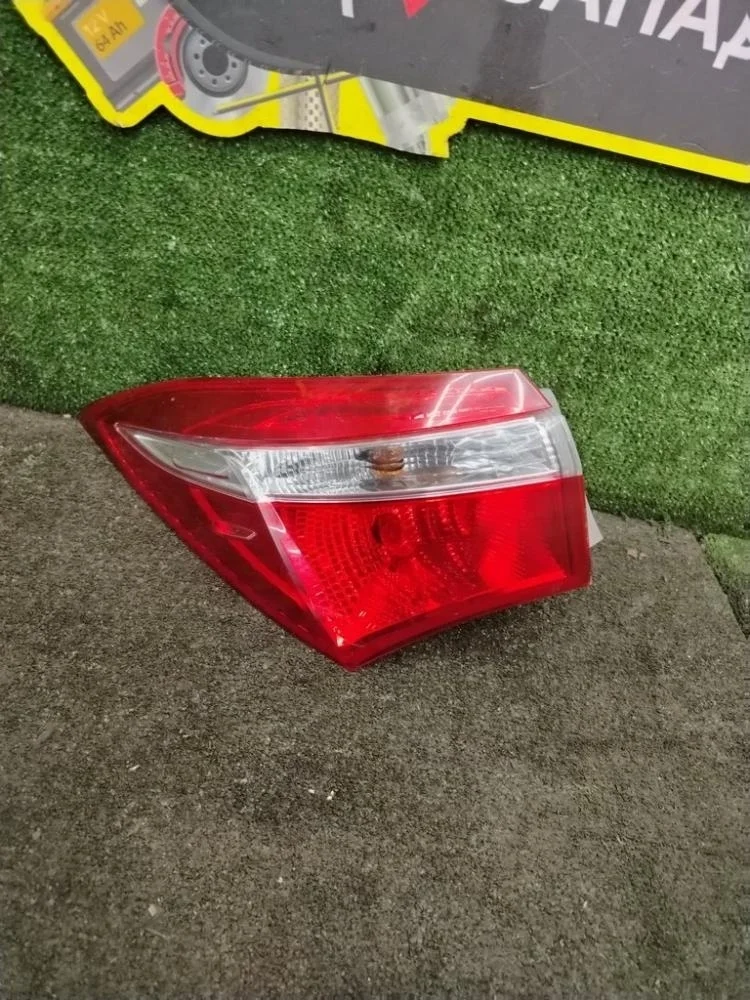Фонарь наружний Toyota Corolla 2013 8156102760 180 1ZRFE, левый