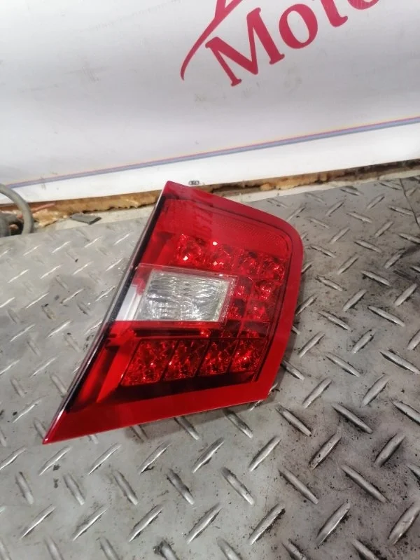 Фонарь задний внутренний правый Mercedes-benz E-Class A2129060458 W212