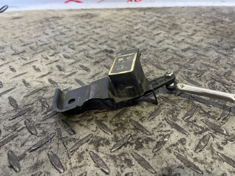 Датчик высоты дорожного просвета Mercedes-benz S-Class 1998-2005 A0105427717 W220