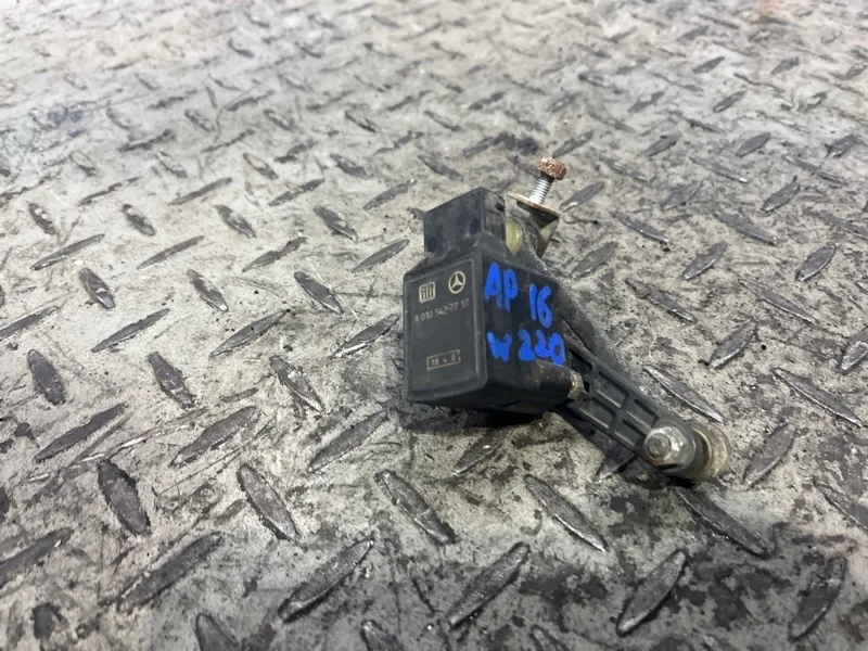 Датчик высоты дорожного просвета Mercedes-benz S-Class 1998-2005 A0105427717 W220
