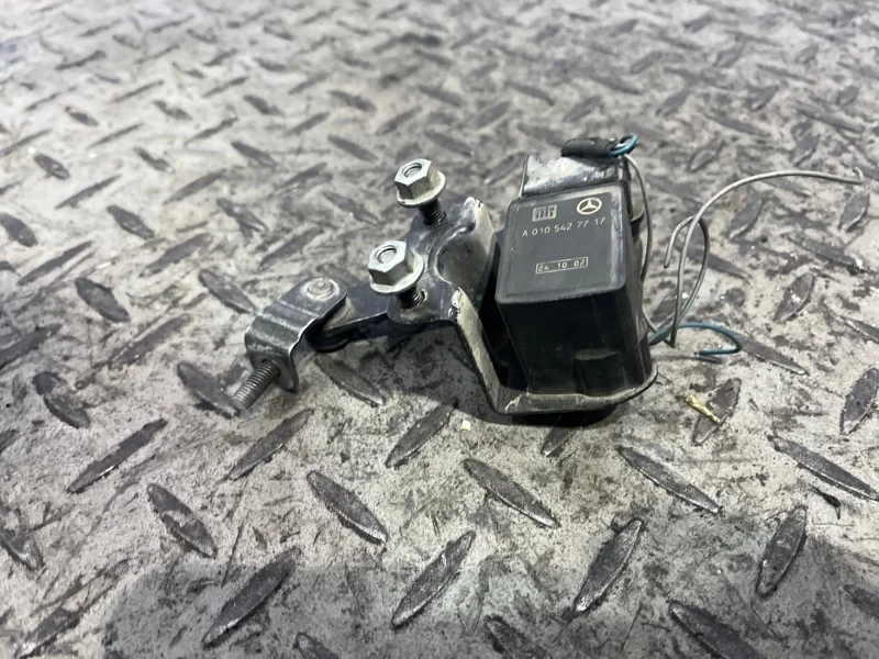 Датчик высоты дорожного просвета Mercedes-benz C-Class A0105427717 W203