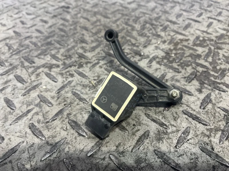Датчик высоты дорожного просвета Mercedes-benz E-Class 2002-2006 A0105427717 W211