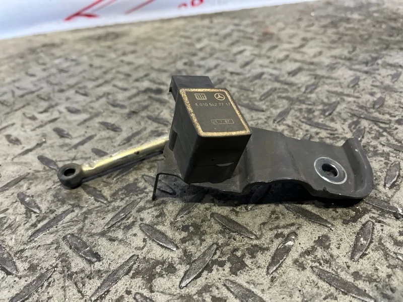 Датчик высоты дорожного просвета Mercedes-benz E-Class 2002-2006 A0105427717 W211