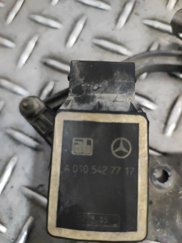 Датчик высоты дорожного просвета Mercedes-benz M-class 2008 A0105427717 W164 3.0 CDI OM642.940, левый