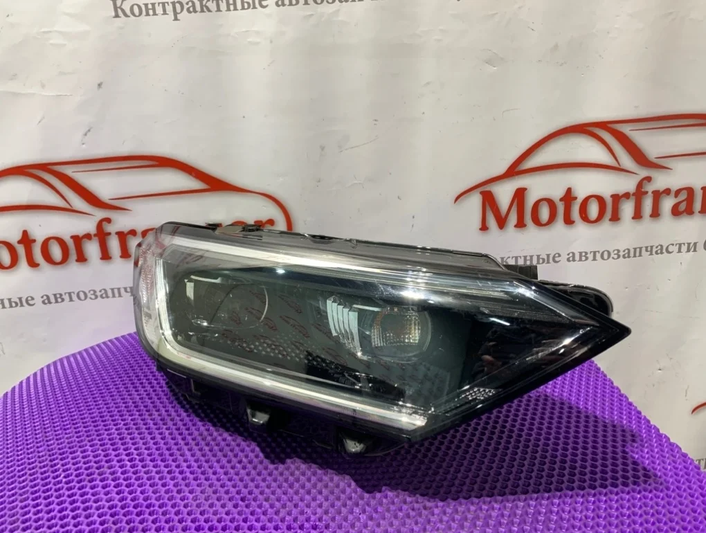 Фара светодиодная Volkswagen Jetta 17B941036E JEM, передняя правая