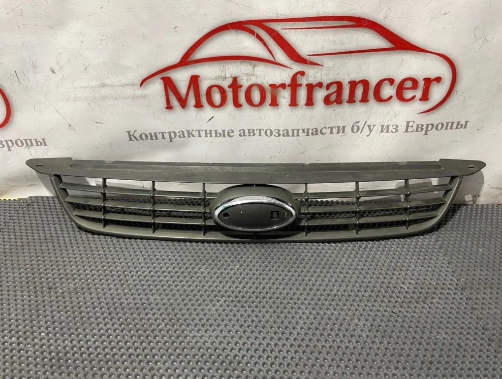 Решетка радиатора Ford Focus 8M518200BD 2