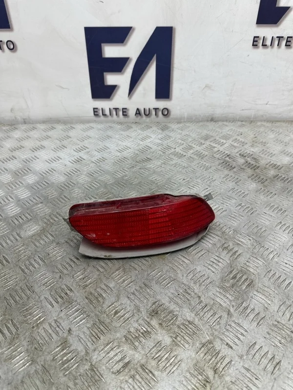 Катафот бампера Toyota Harrier 2005 8192048020 2 2.4, левый