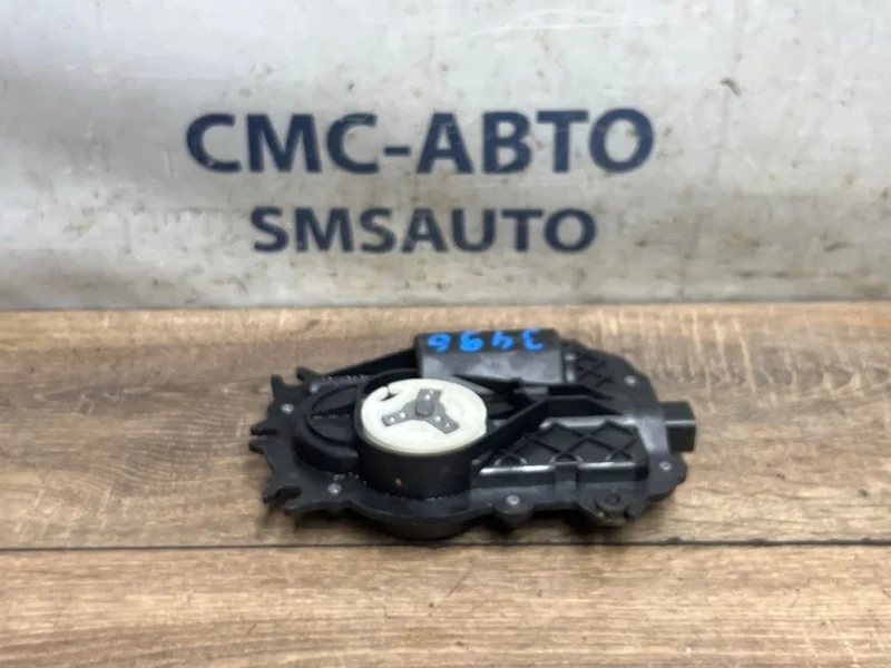 Доводчик двери Audi A8 4E0837059 D3 4.2 BVJ, задний правый