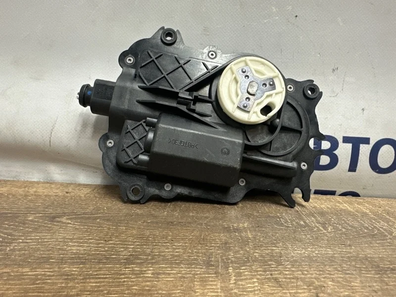 Доводчик двери Audi A8 4E0837059 D3 4.2 BVJ