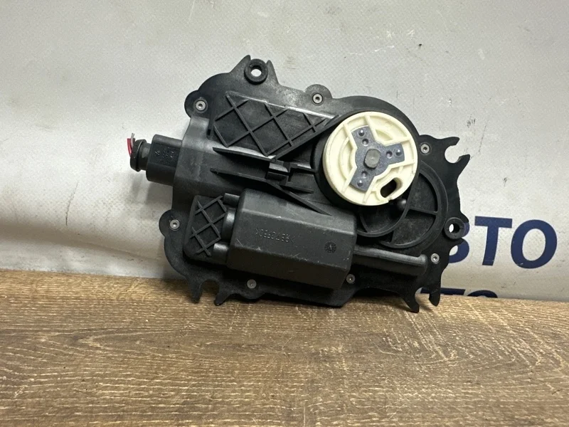 Доводчик двери Audi A8 4E0837059 D3 4.2 BVJ