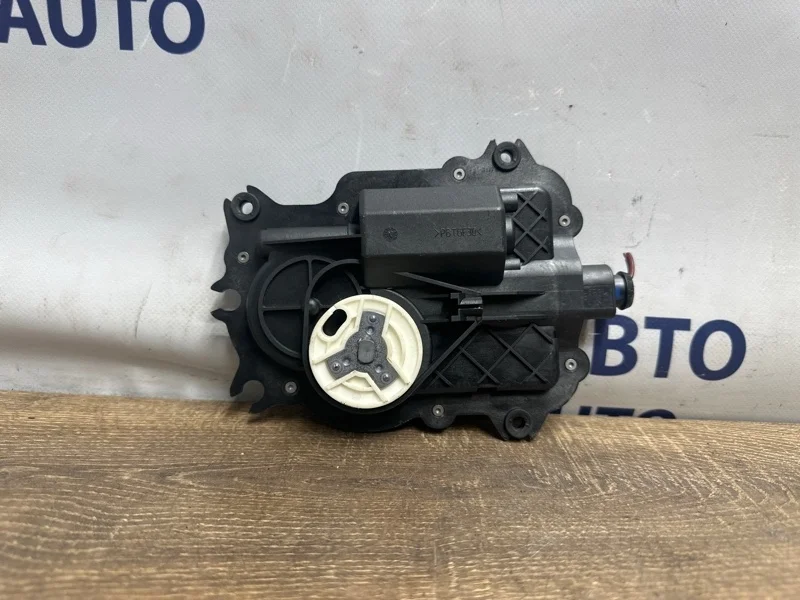 Доводчик двери Audi A8 4E0837059 D3 4.2 BVJ