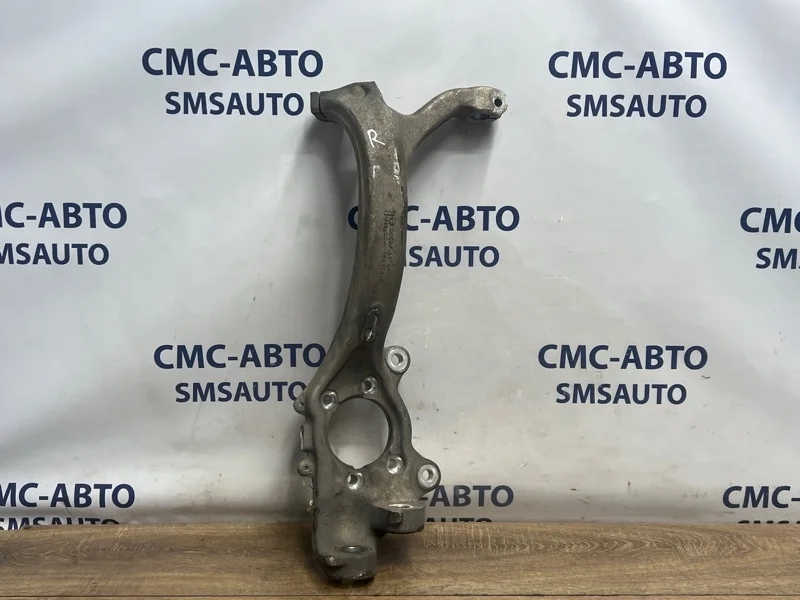 Кулак поворотный Audi A8 4E0407254Q D3 5.2 BSM, передний правый