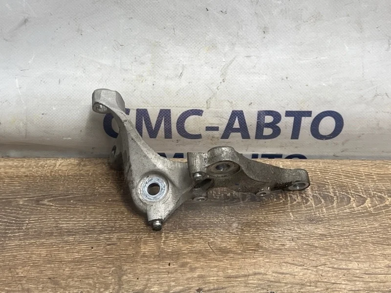 Кронштейн Audi A8 4E0399114BF D3 5.2 BSM, правый