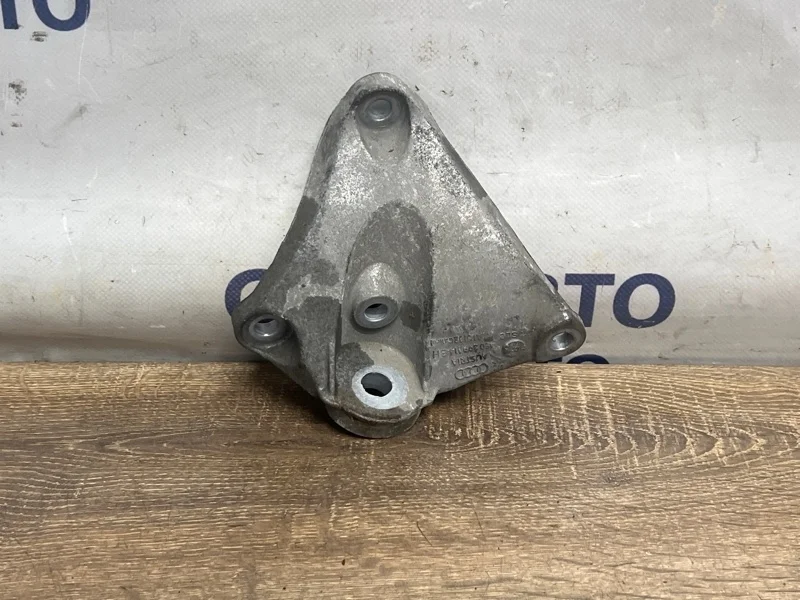 Кронштейн опоры АКПП Audi A8 4E0399114BH D3 5.2 BSM, правый