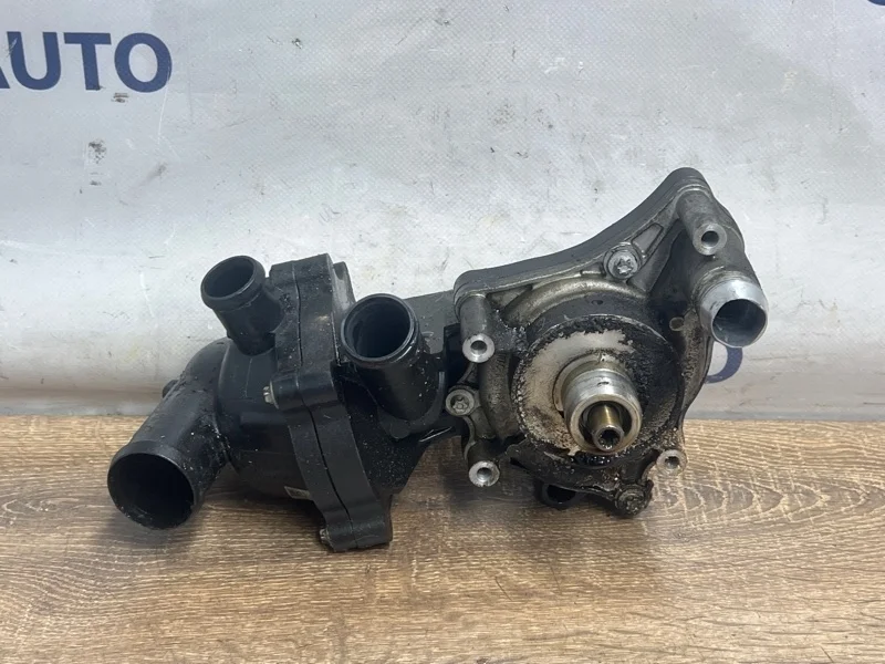 Помпа системы охлаждения Audi A8 079121010D D3 5.2 BSM