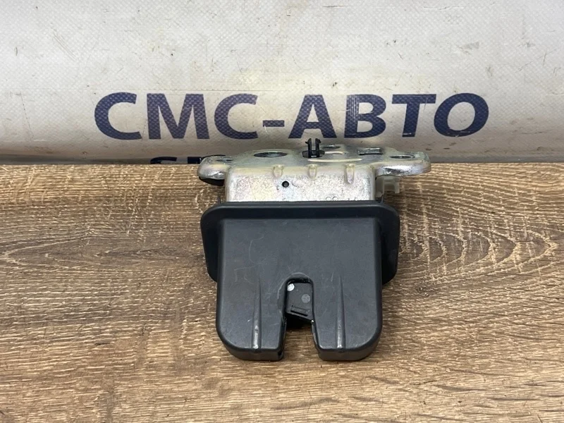 Замок багажника Audi A8 4H0827505A D4 4.0 CTG
