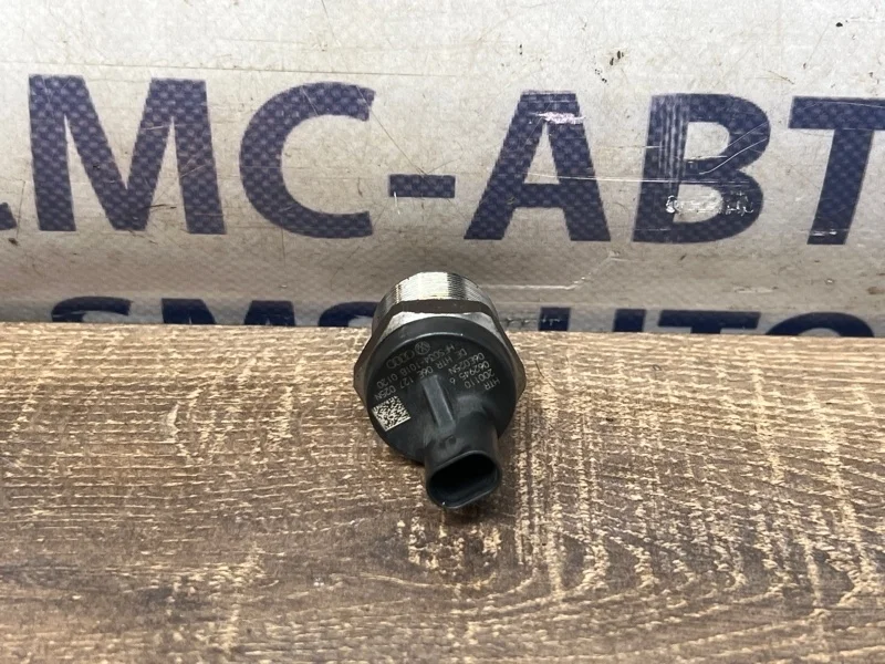 Датчик Audi A6 2010 06E127025N C6 CCEA