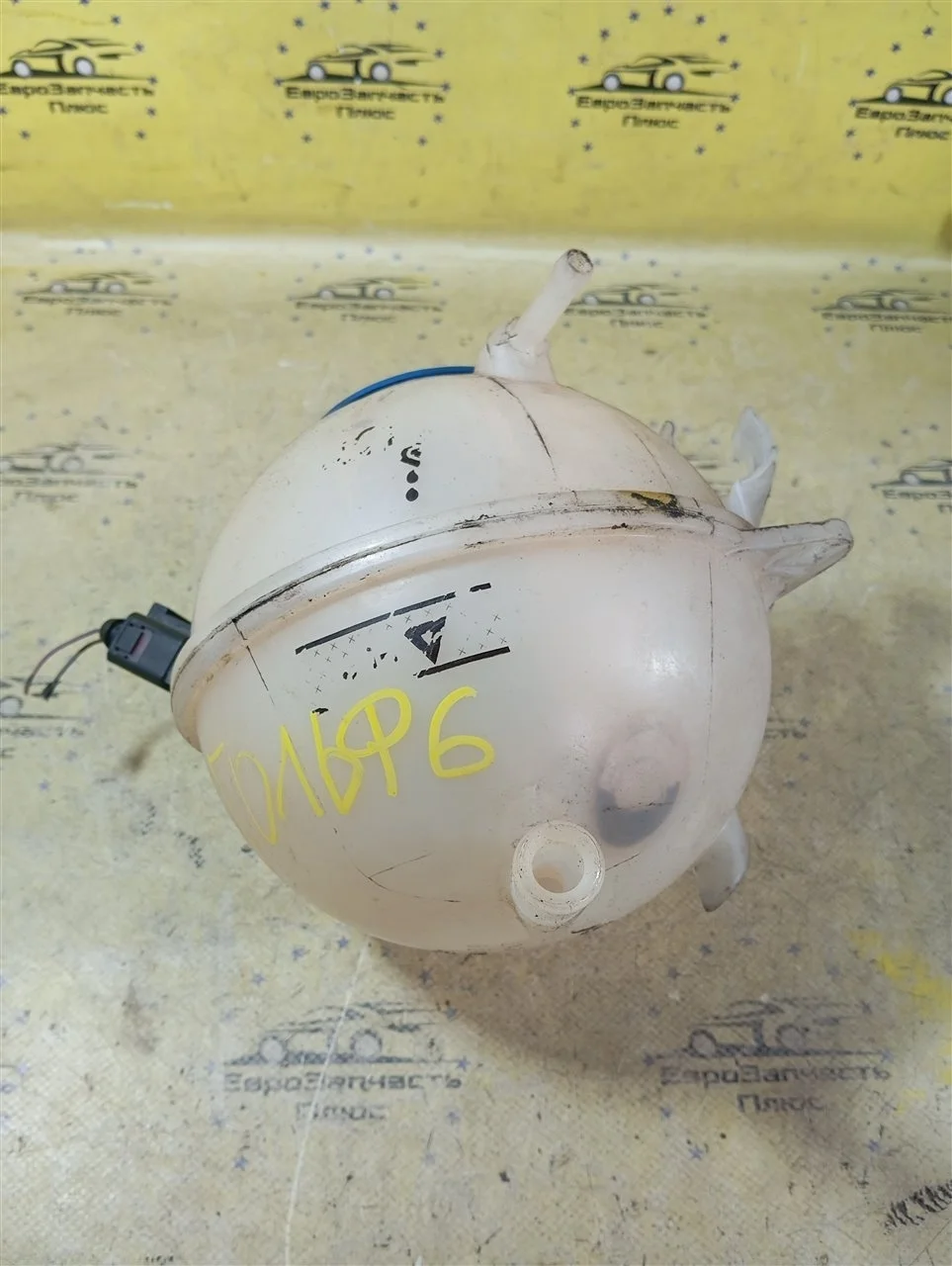 Бачок расширительный Volkswagen Golf 1K0121407 6