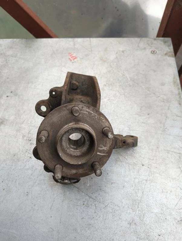 Кулак поворотный ford Focus 2 2005-2006 ДОРЕСТАЙЛИНГ