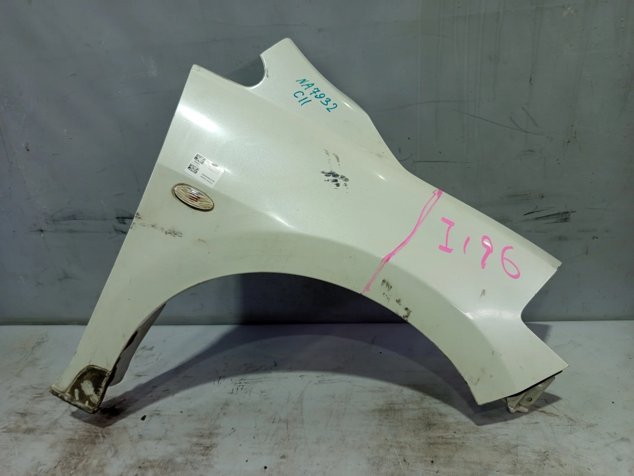 КРЫЛО NISSAN TIIDA TIIDA LATIO 63100ED030 ПЕРЕДНЕЕ ПРАВОЕ  белый, QX1 NA7932