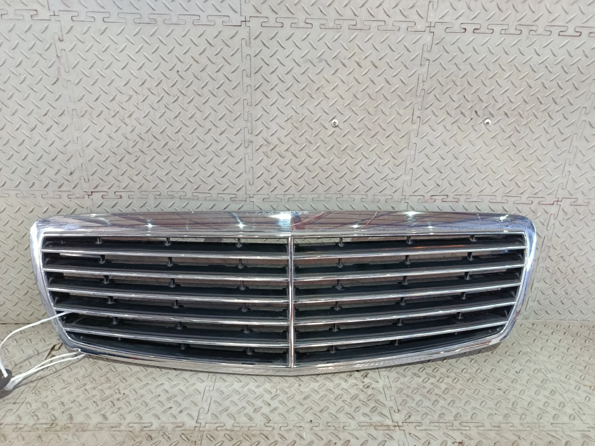 РЕШЕТКА РАДИАТОРА MERCEDES-BENZ A2118800583  S4060Z