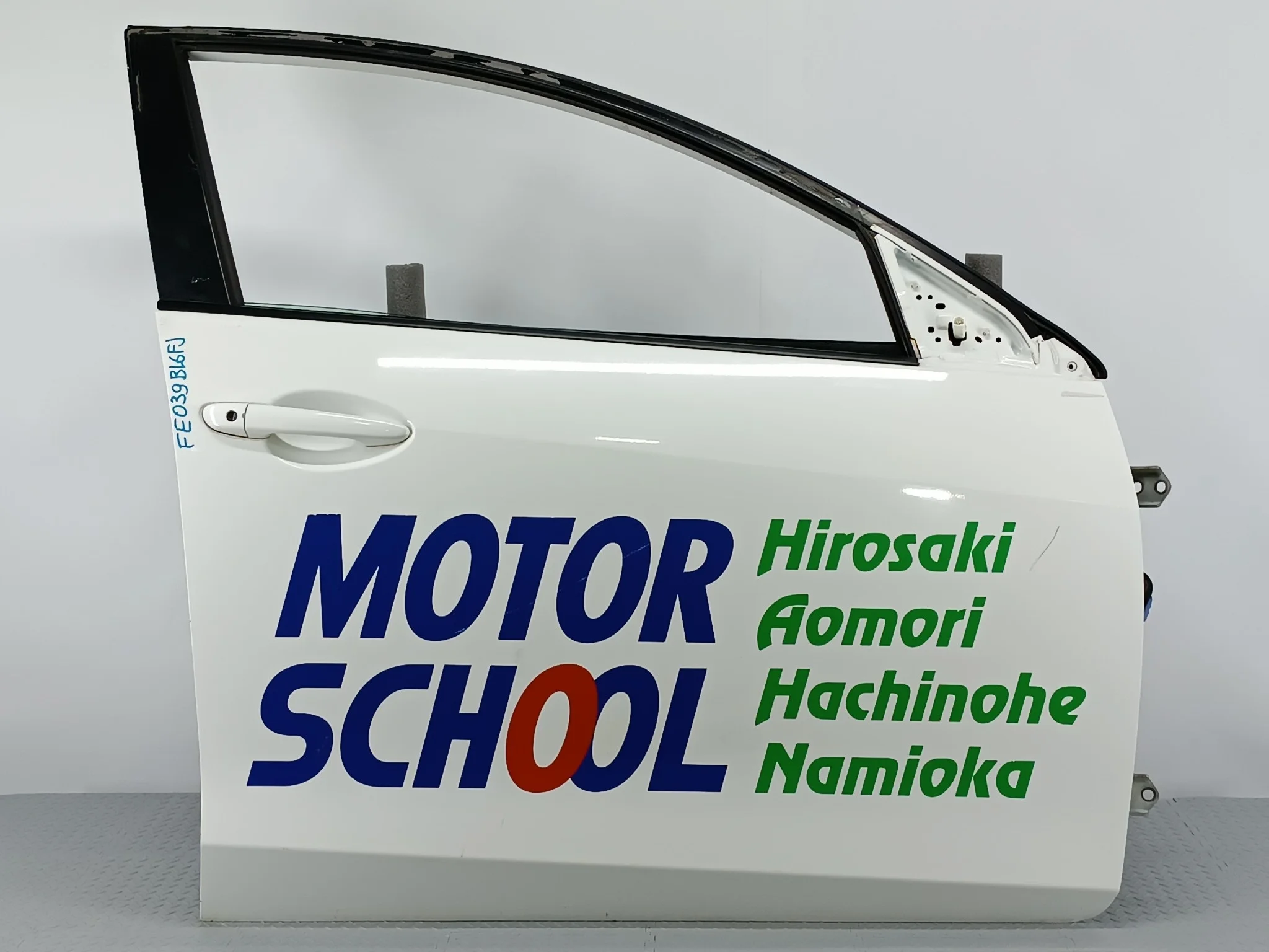 ДВЕРЬ MAZDA AXELA MAZDA3 BBY45802XF ПЕРЕДНЯЯ ПРАВАЯ  белый FE039
