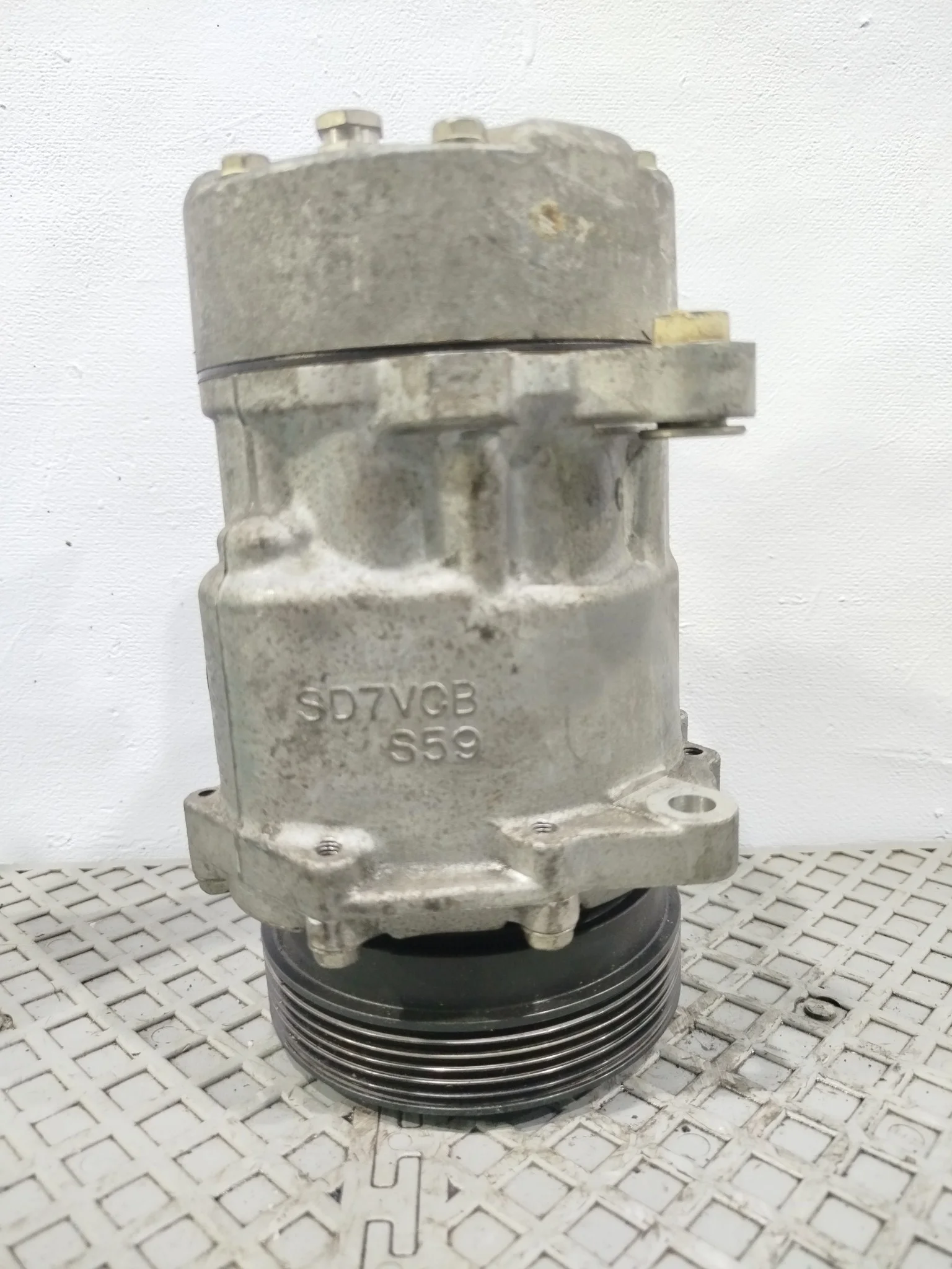 КОМПРЕССОР КОНДИЦИОНЕРА AUDI VOLKSWAGEN SEAT SKODA 1J0820803 GA575Z