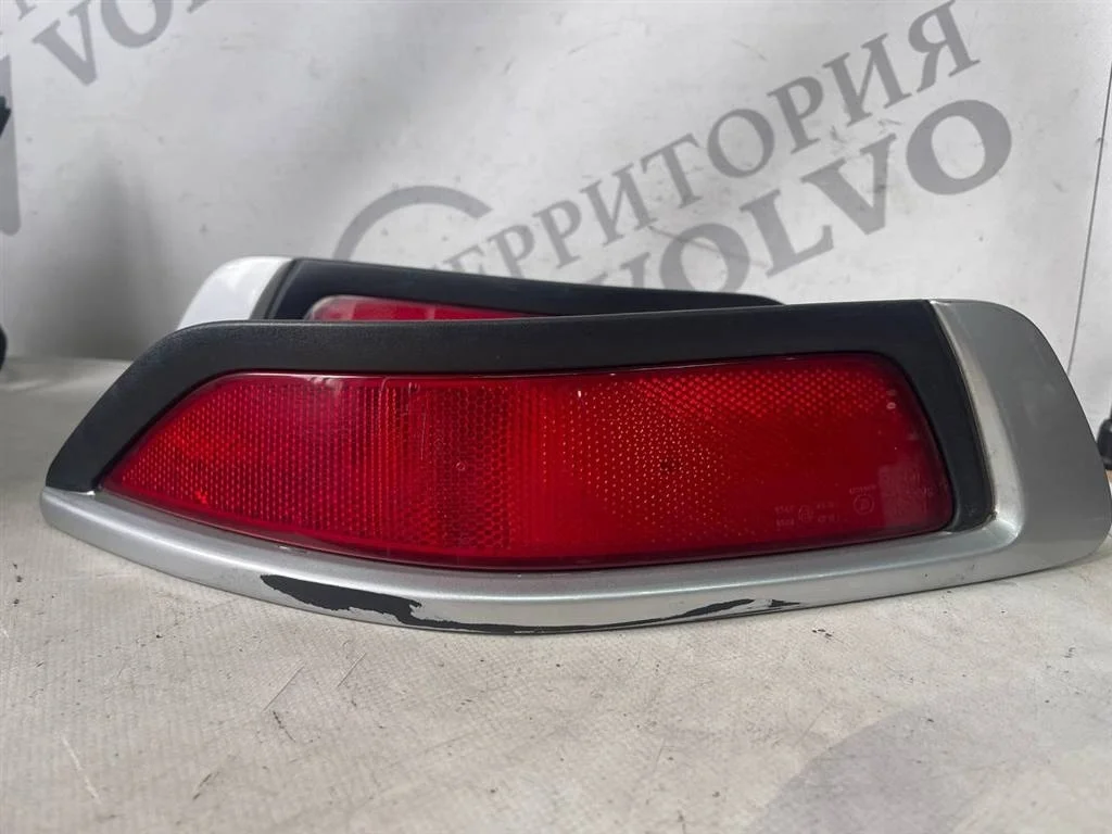 Отражатель бампера заднего левый / правый VOLVO XC70 2008-2016