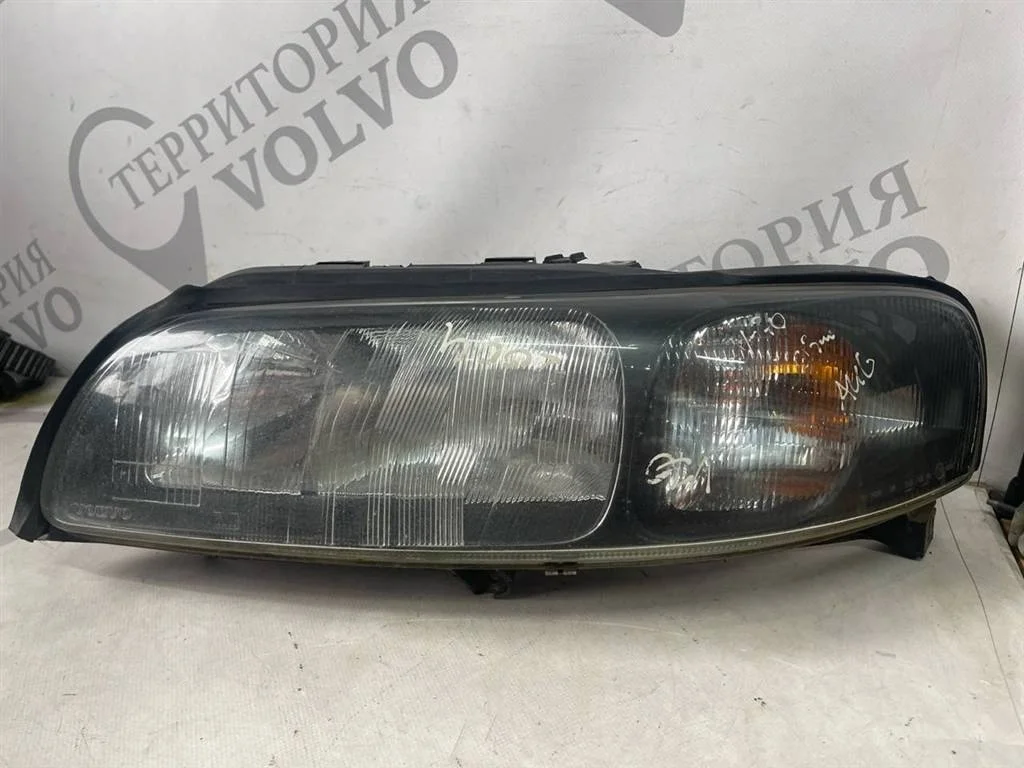 Фара левая галоген VOLVO XC70 2000-2007