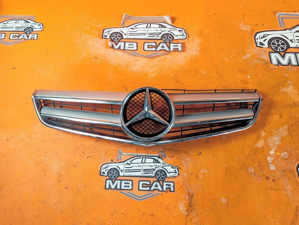 Решетка радиатора Mercedes-Benz