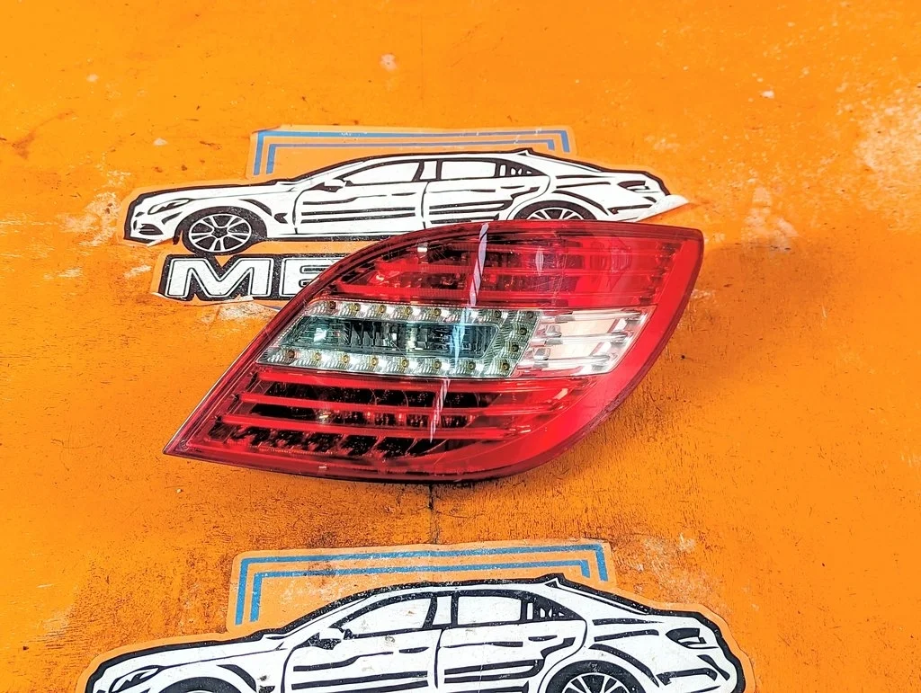 Фонарь задний правый Mercedes-Benz