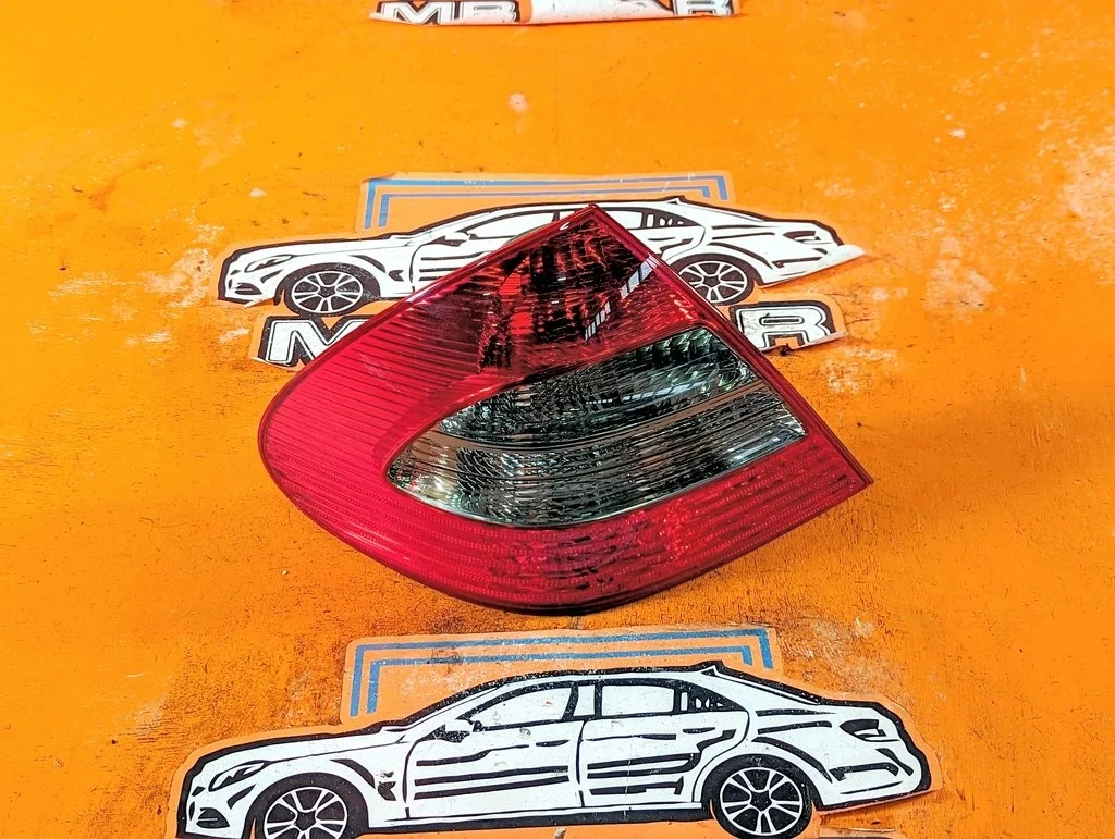 Фонарь задний левый Mercedes-Benz