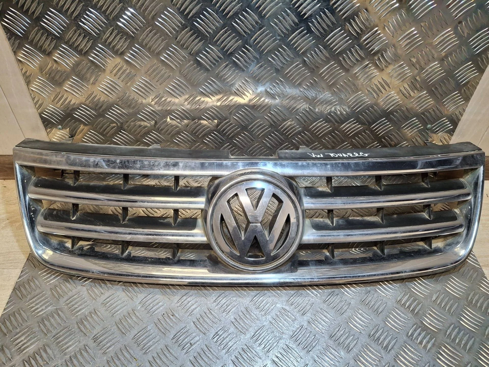 решетка радиатора Volkswagen Touareg
