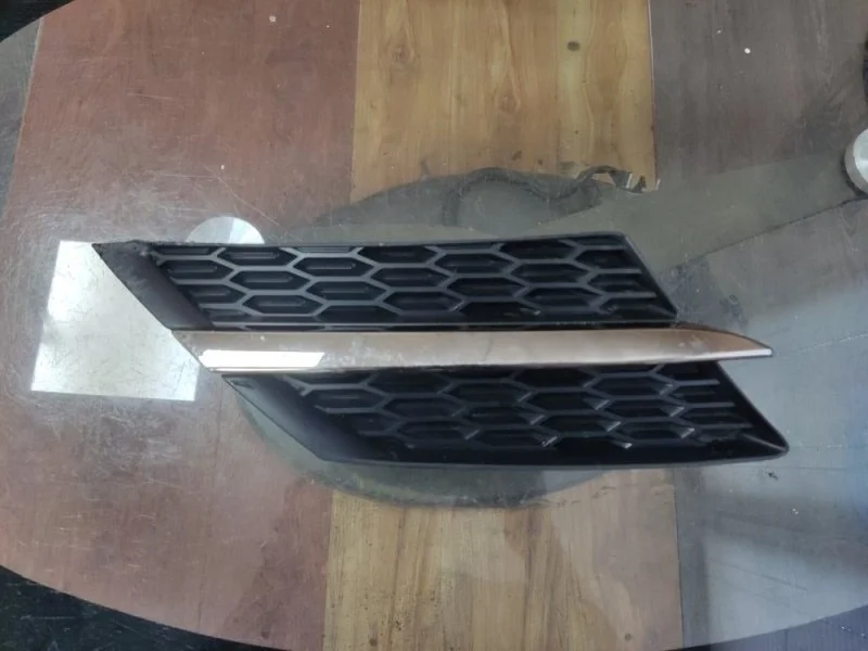 Решетка радиатора Toyota RAV4 2013-2015 5310542021 40, передняя правая