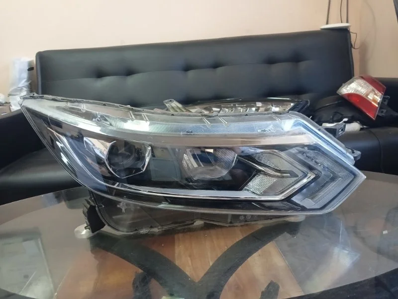 Фара галоген Nissan Qashqai 2018-н.в. 26060HV00B J11, правая