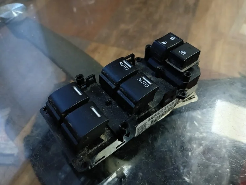Кнопка стеклоподъемника Honda Pilot 2 2008-2015 83560SZAA111M1