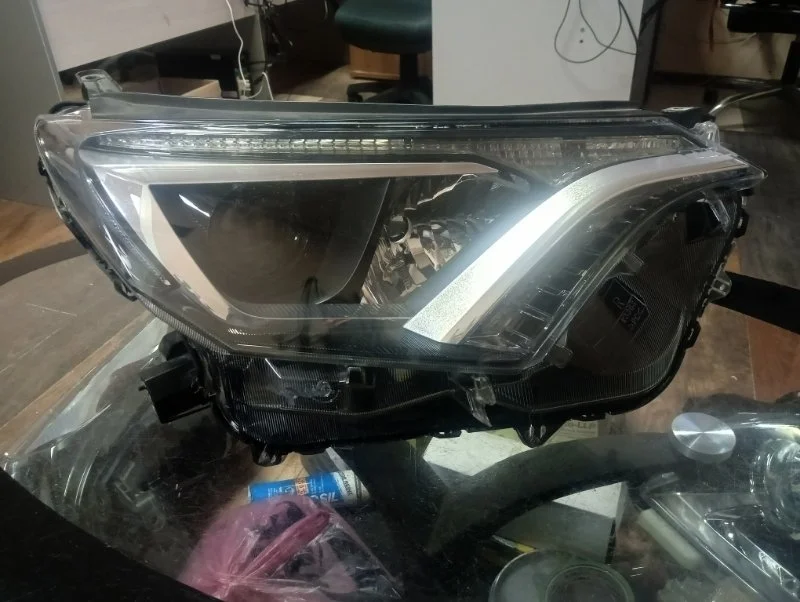 Фара галоген Toyota RAV4 2015-2019 8113042650 40, передняя правая