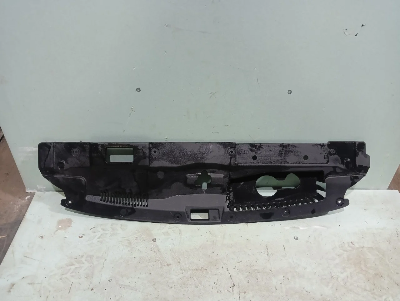 Накладка замка капота Mitsubishi Outlander 3 2012-2021 7450A753