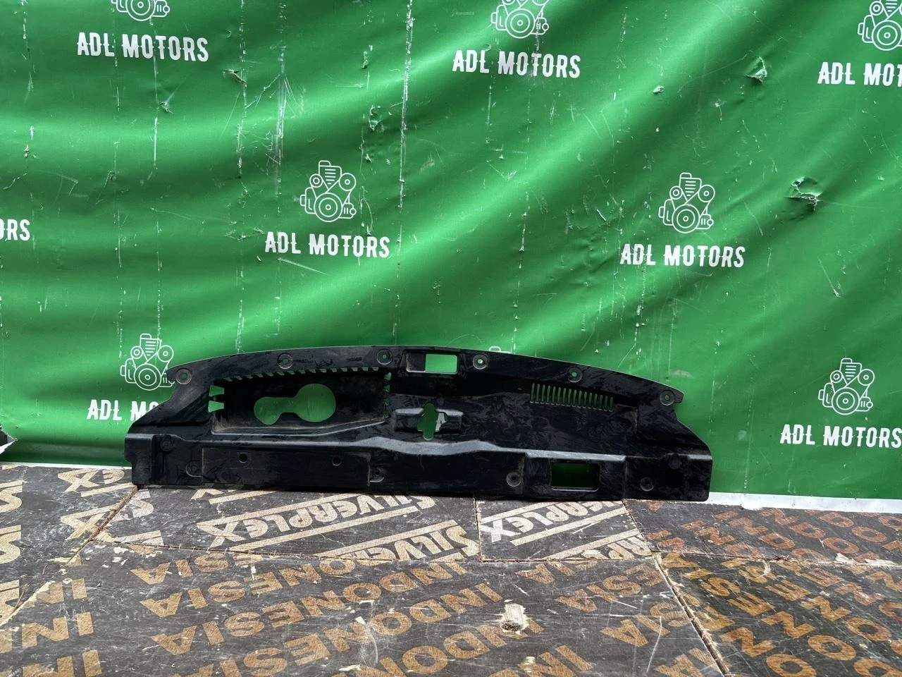 Накладка замка капота Mitsubishi Outlander 3 2012-2021 7450A753