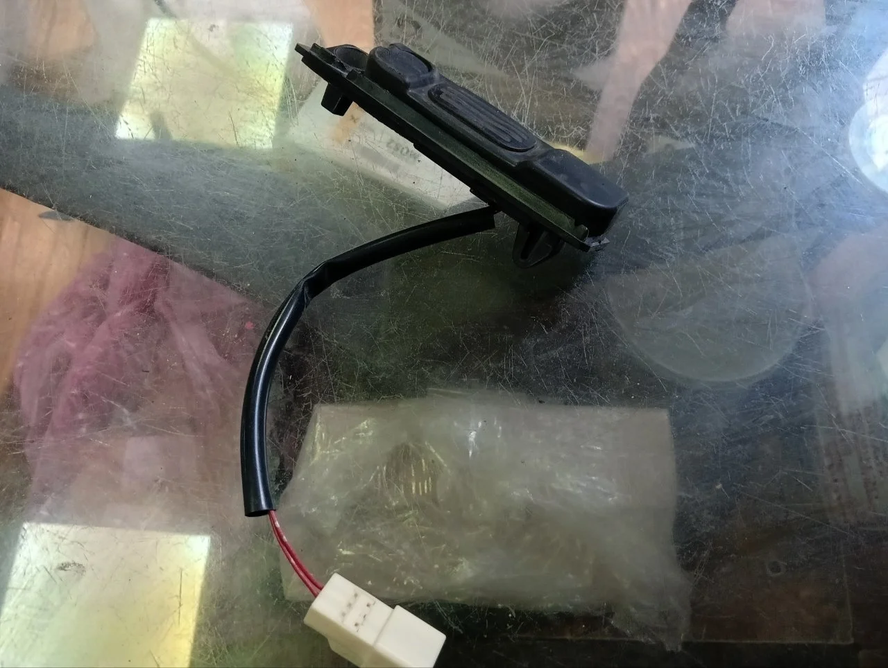Кнопка открытия багажника Mitsubishi ASX 2010-2020 5810A047