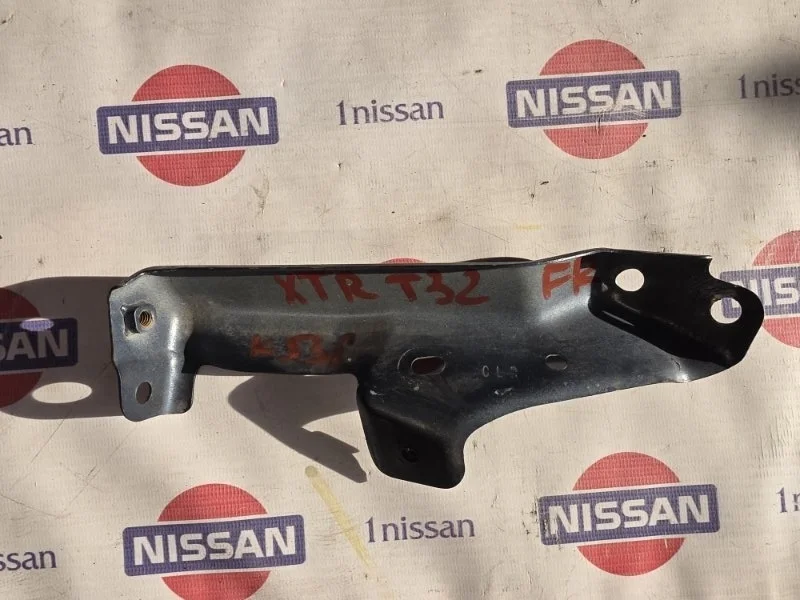 Кронштейн кузовной Nissan X Trail 2016 F41C04CLAA T32 R9M, передний правый