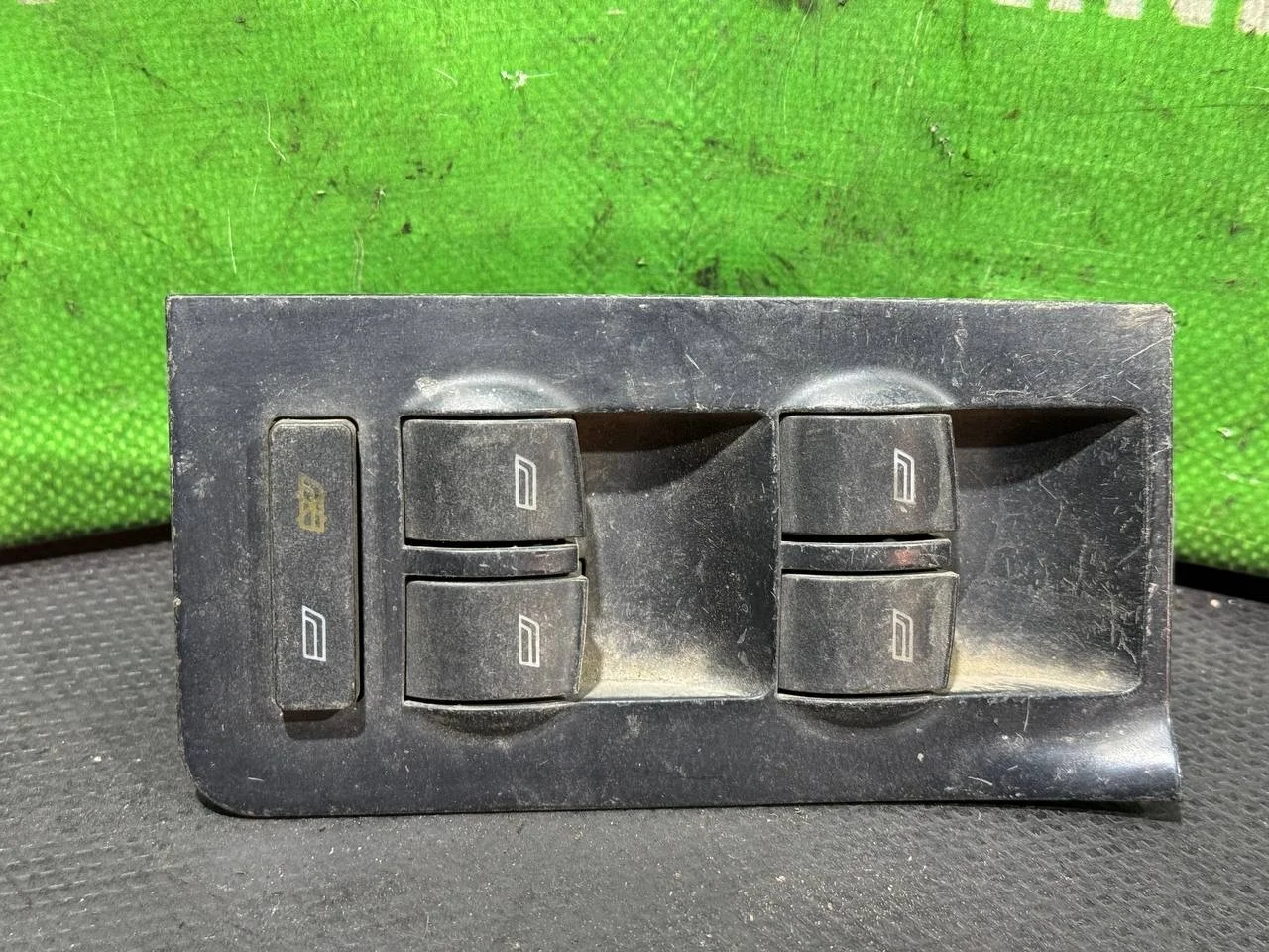 (44) Блок управления стеклоподъемниками Audi A6 C5 2001 4B0959851