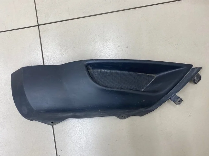 Накладка бампера передняя правая Mitsubishi