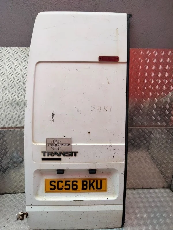Дверь задняя левая Ford Transit TT9