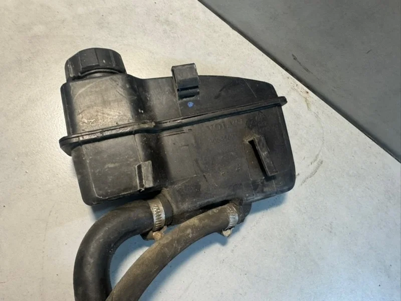 Бачок гидроусилителя руля Volvo S60 2004 30645621 1 B5244S