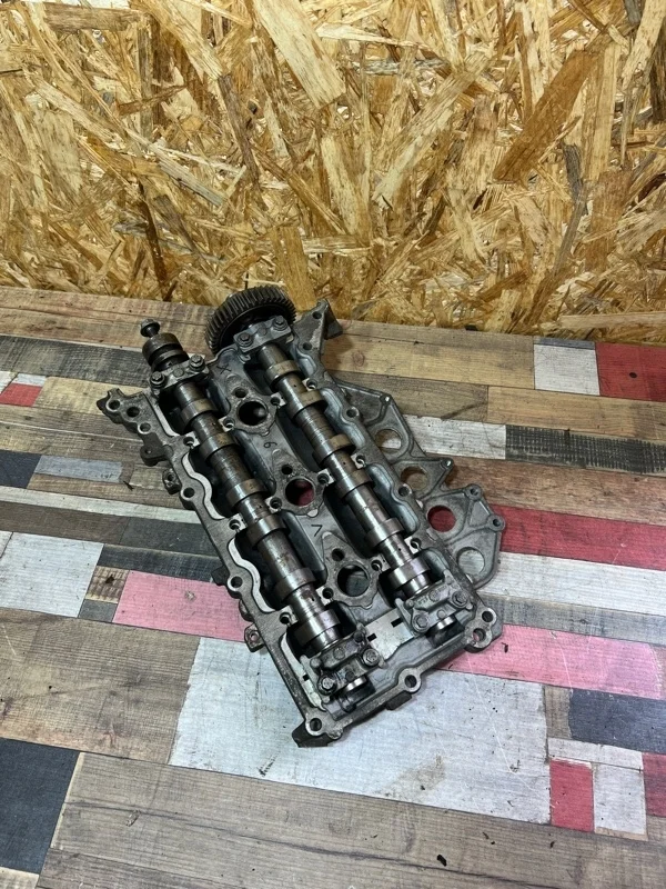 Крышка клапанная Nissan Pathfinder 8200872001 R51 V9X, правая