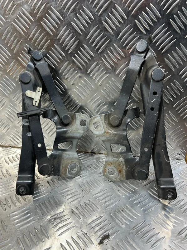 Петля капота Land Rover Range Rover 2016 LR088985 L405 448DT, правая